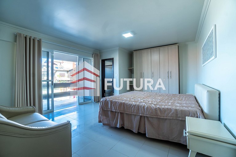 Casa com 04 dormitórios a 50m da praia - LC125F