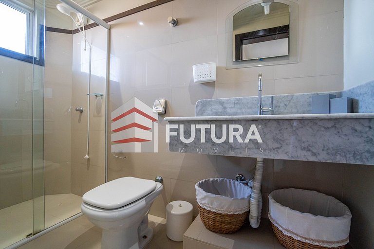 Casa com 04 dormitórios a 50m da praia - LC125F