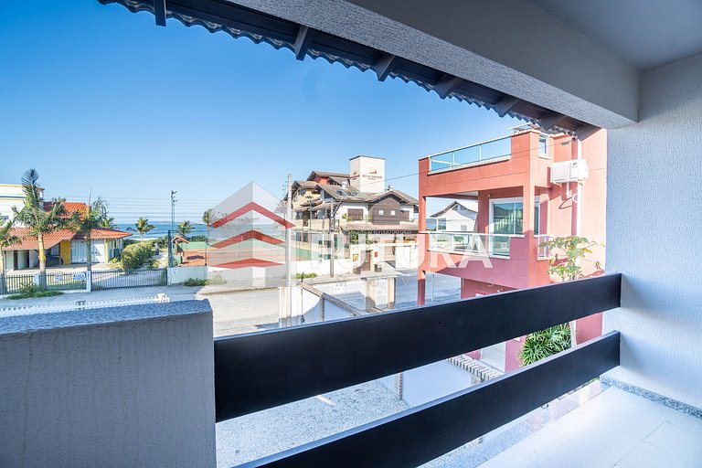 Casa com 04 dormitórios a 50m da praia - LC125F