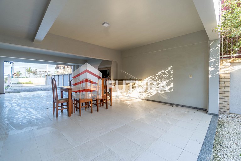 Casa com 04 dormitórios a 50m da praia - LC125F