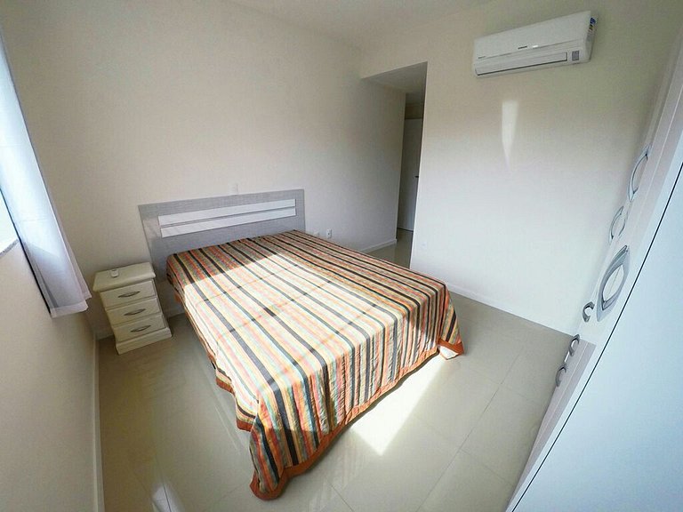Apartamento com 02 dormitórios em Bombas