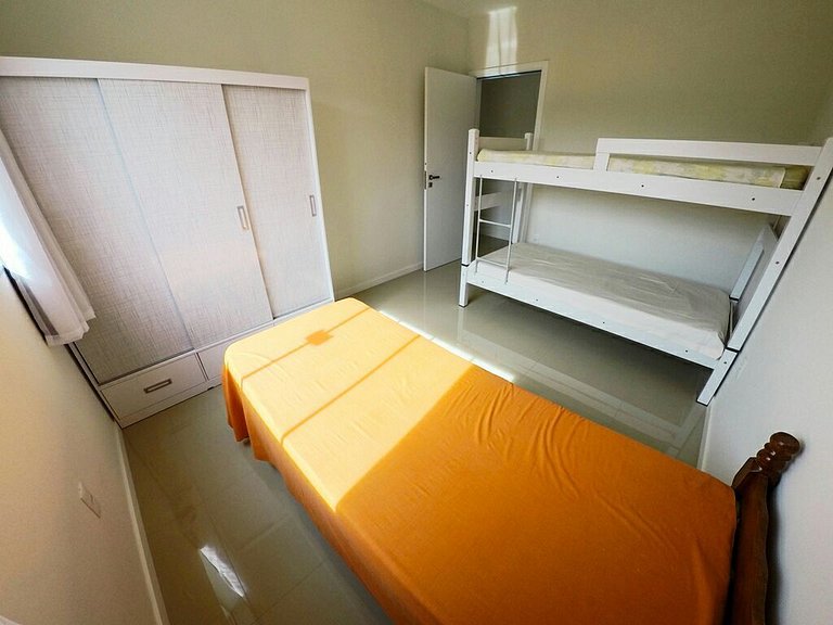 Apartamento com 02 dormitórios em Bombas