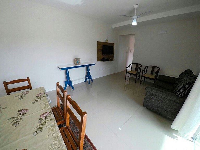 Apartamento com 02 dormitórios em Bombas