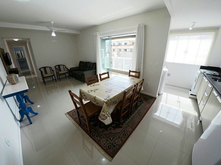 Apartamento com 02 dormitórios em Bombas