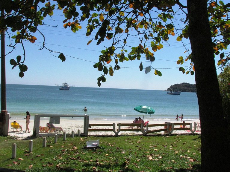 Sobrado beira mar no Centro de Bombinhas, SC