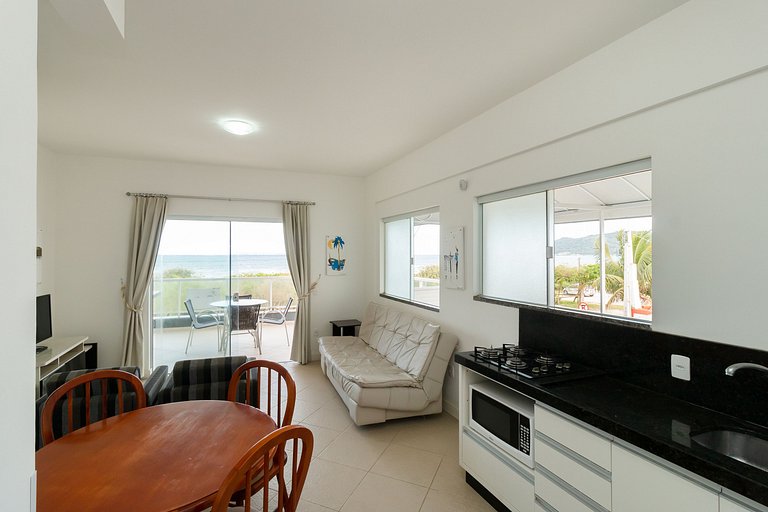 Apartamento 02 dormitórios frente mar - LA214F