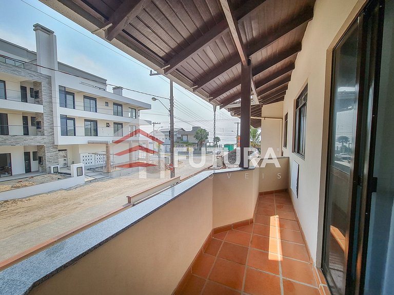 Apartamento de 2 dormitórios a 50 metros do mar - LA231F