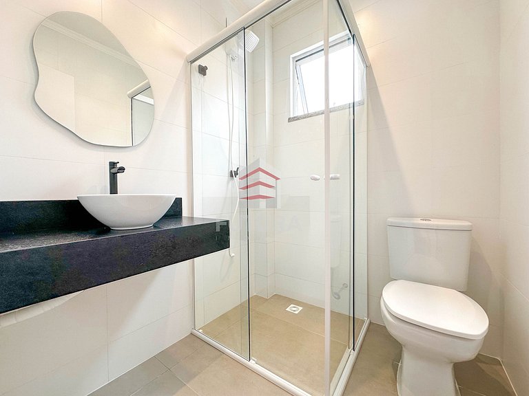 Apartamento com 2 dormitórios a 100 mts da praia;