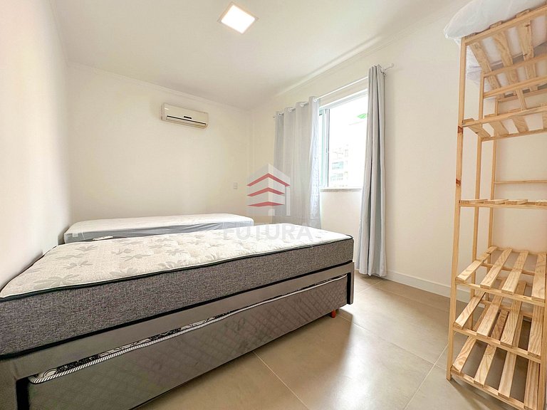 Apartamento com 2 dormitórios a 100 mts da praia;