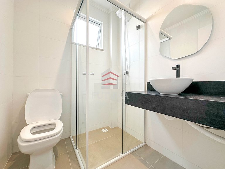 Apartamento com 2 dormitórios a 100 mts da praia;