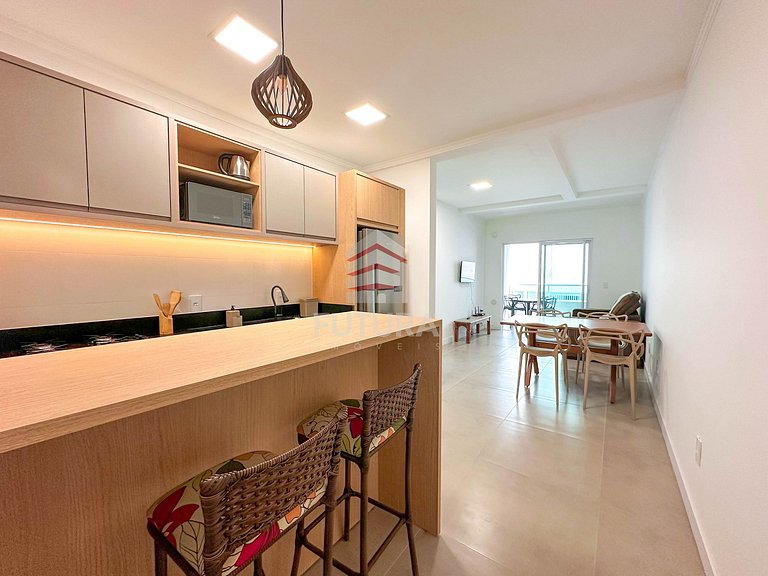 Apartamento com 2 dormitórios a 100 mts da praia;