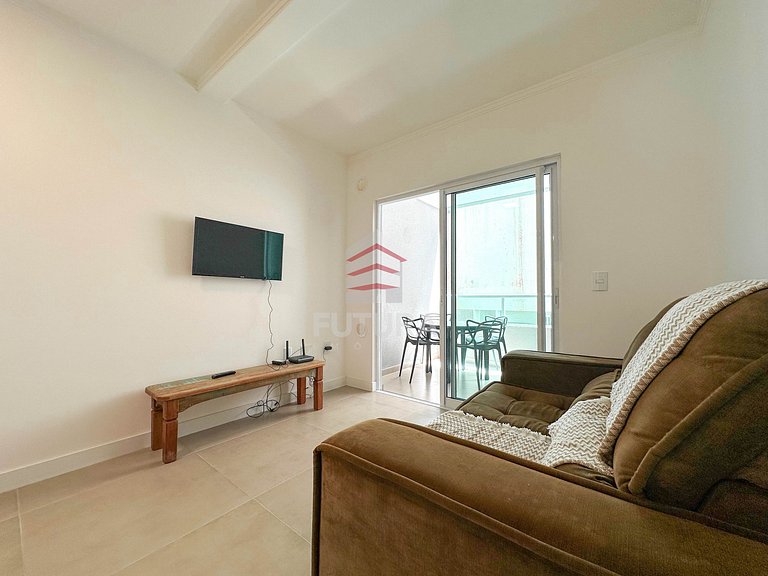 Apartamento com 2 dormitórios a 100 mts da praia;