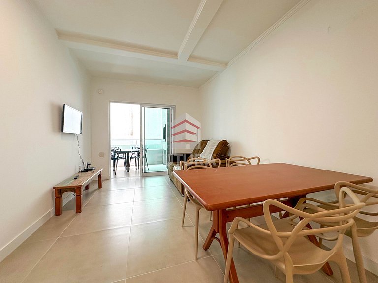 Apartamento com 2 dormitórios a 100 mts da praia;