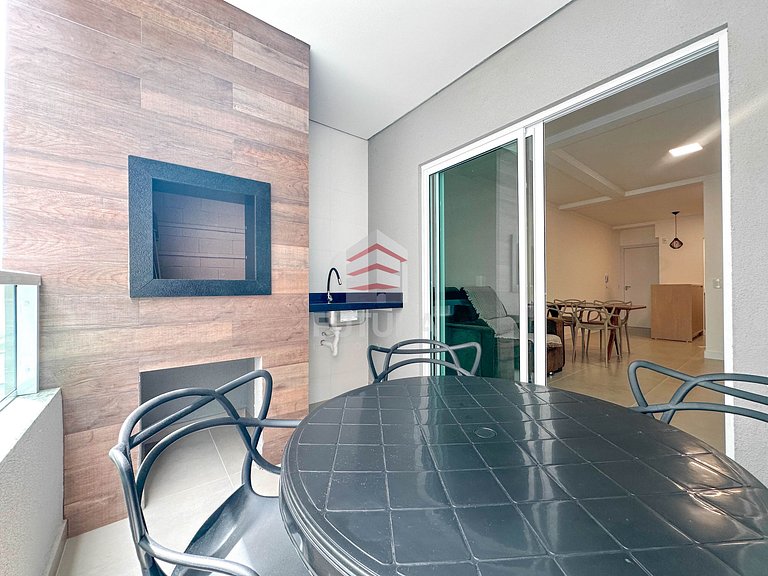 Apartamento com 2 dormitórios a 100 mts da praia;