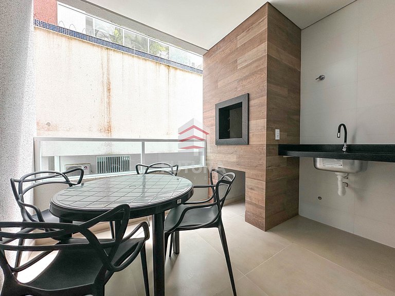 Apartamento com 2 dormitórios a 100 mts da praia;