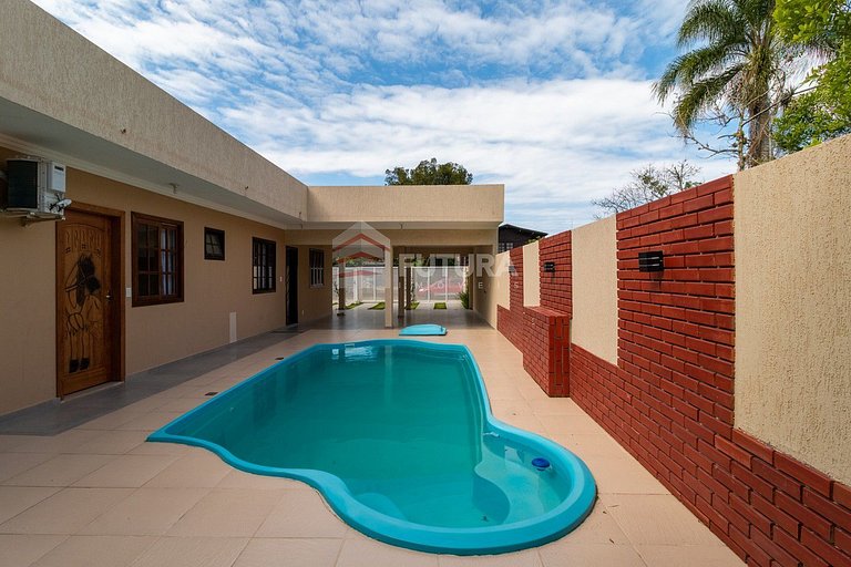 Casa com piscina  5 dormitórios - LC101F