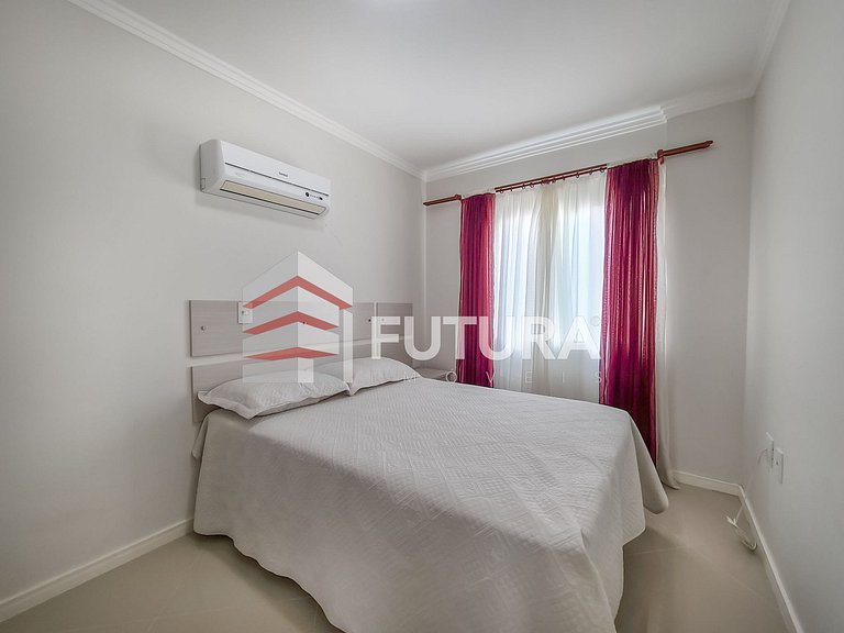 Duplex com 2 dormitórios a 50 mts da praia;