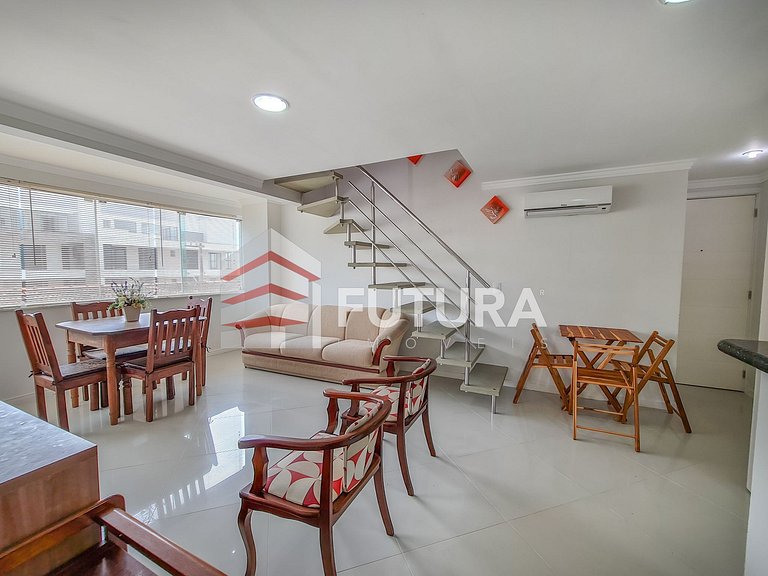 Duplex com 2 dormitórios a 50 mts da praia;