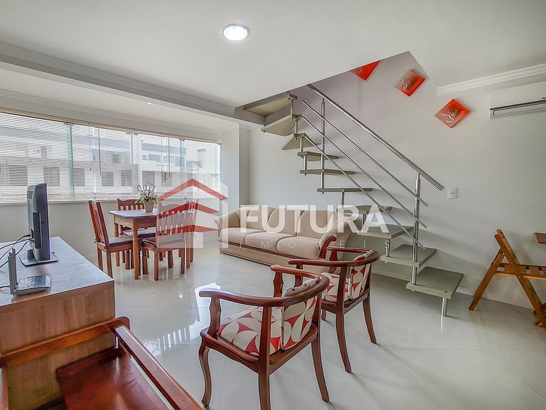 Duplex com 2 dormitórios a 50 mts da praia;