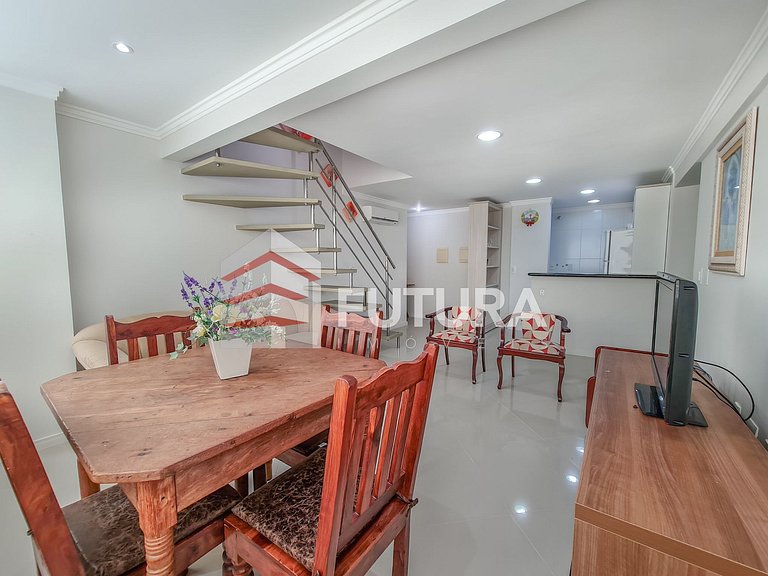 Duplex com 2 dormitórios a 50 mts da praia;