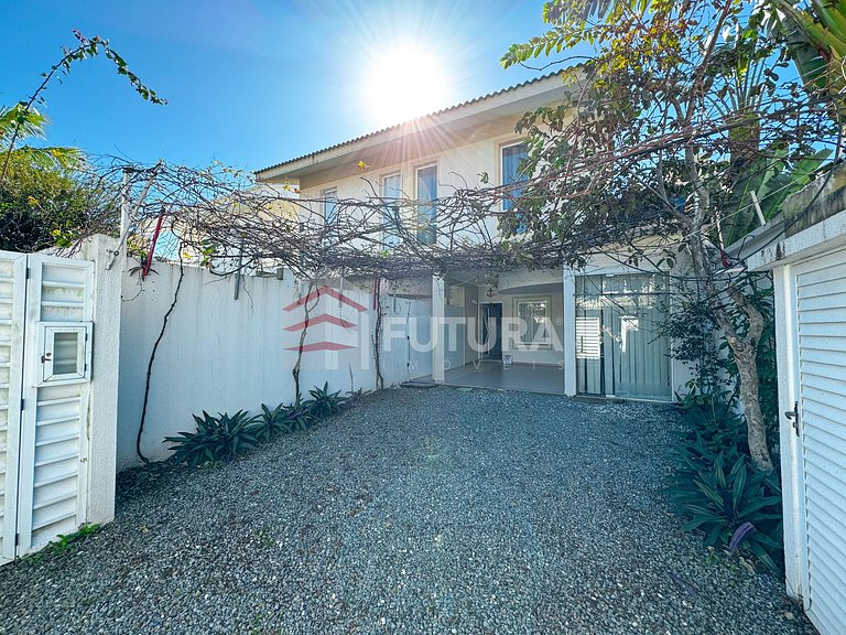 Casa para aluguel frente mar na praia de Bombas