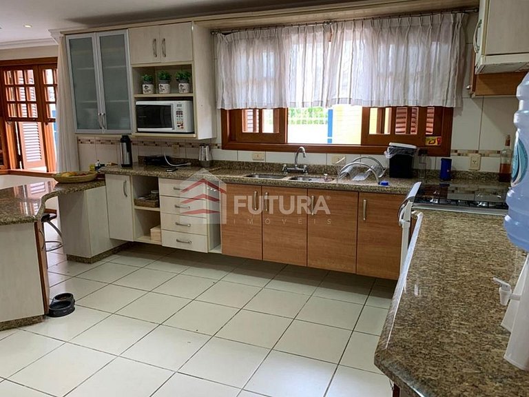 SOBRADO COM PISCINA E 04 DORMITÓRIOS - LC107F