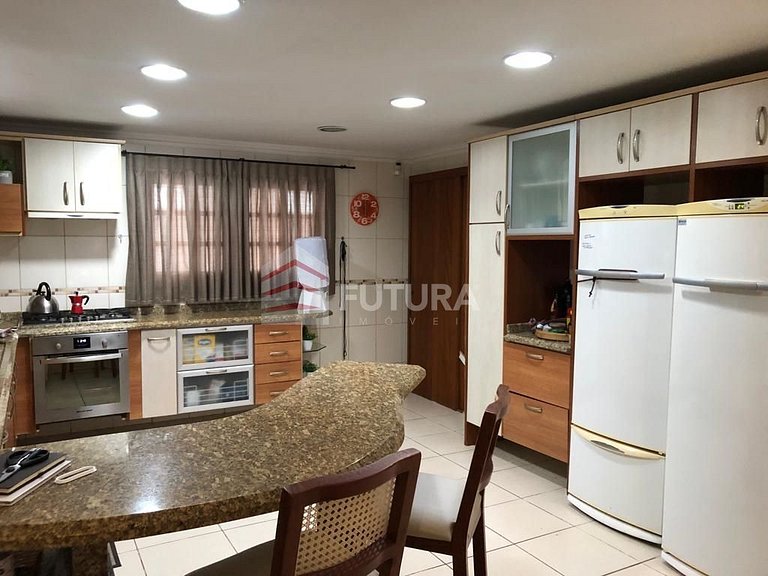 SOBRADO COM PISCINA E 04 DORMITÓRIOS - LC107F