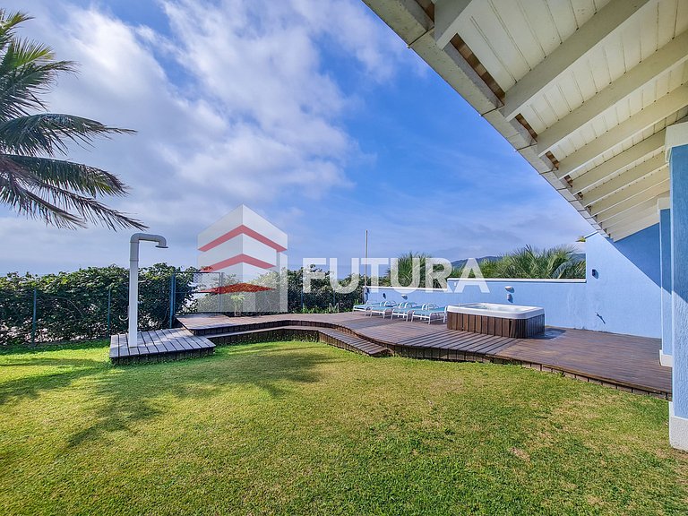 Casa beira mar com 05 dormitórios - LC113F
