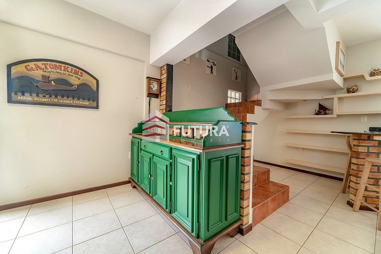 CASA COM 04 DORMITÓRIOS E PSICINA - LC139F