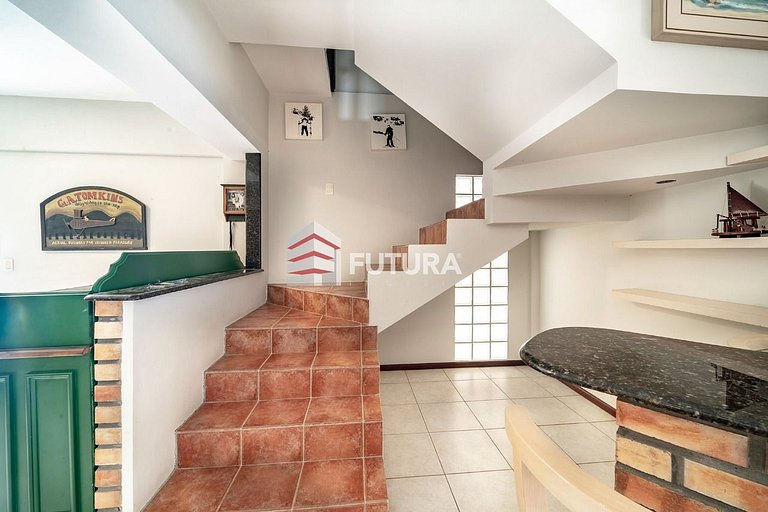 CASA COM 04 DORMITÓRIOS E PSICINA - LC139F