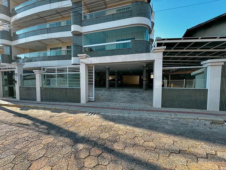 Apartamento 3 quartos para temporada em Bombas SC