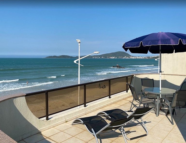 Aluguel de Temporada em Bombinhas – Triplex Beira-Mar com 4