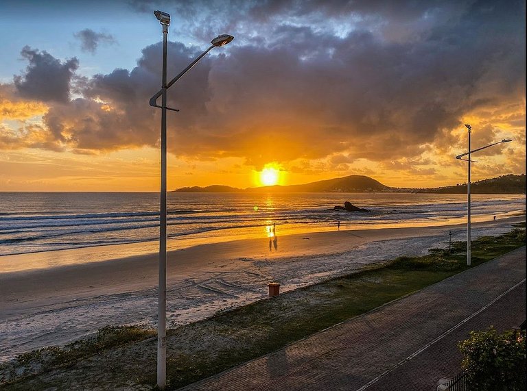 Maravilhoso triplex beira mar para aluguel Bombas