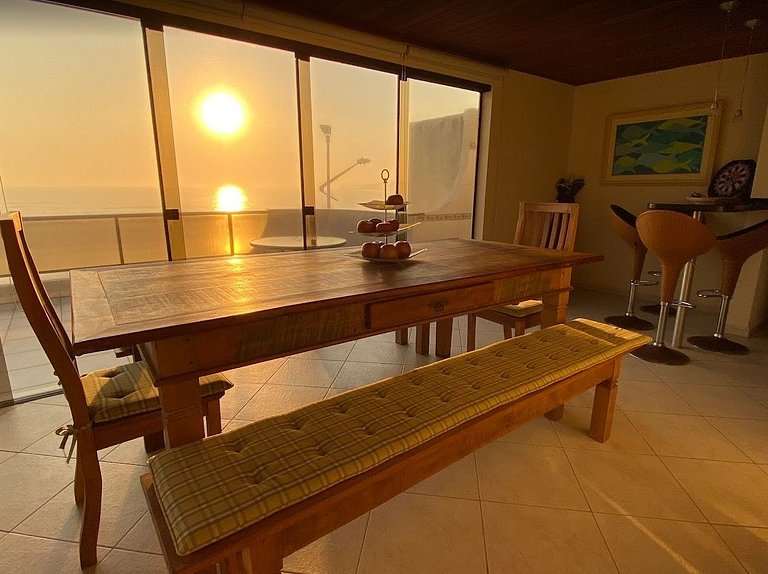 Maravilhoso triplex beira mar para aluguel Bombas