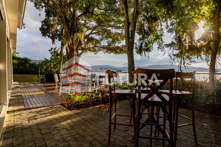 Aluguel de Temporada Casa Beira Mar na Praia da Lagoinha - B