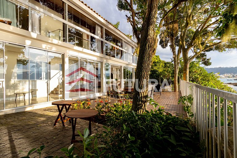 Aluguel de Temporada Casa Beira Mar na Praia da Lagoinha - B