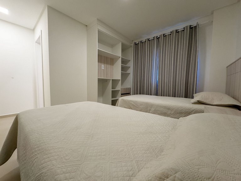 Apartamento Duplex 03 Dormitórios em Bombas para Aluguel de