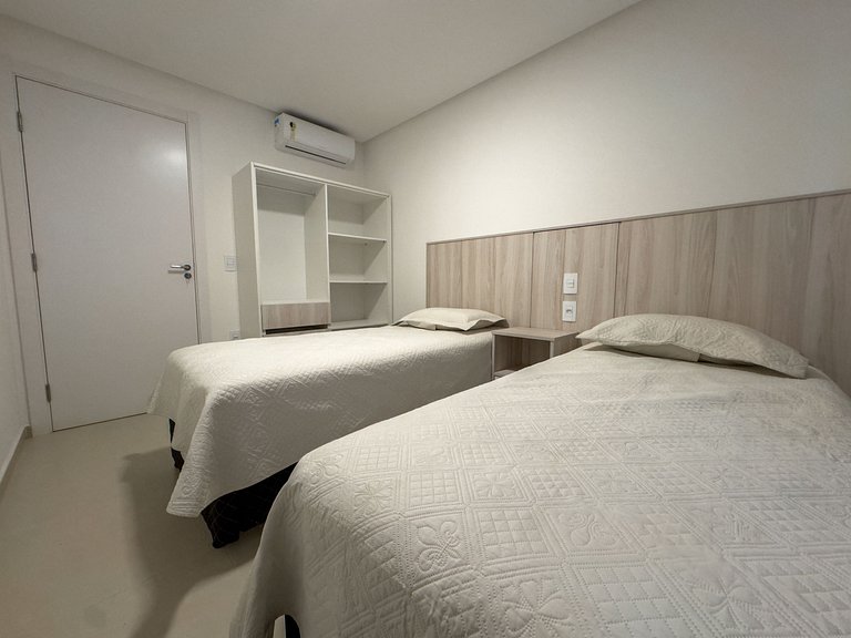 Apartamento Duplex 03 Dormitórios em Bombas para Aluguel de