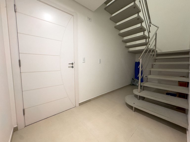 Apartamento Duplex 03 Dormitórios em Bombas para Aluguel de