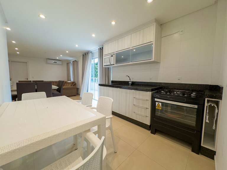 Apartamento Duplex 03 Dormitórios em Bombas para Aluguel de