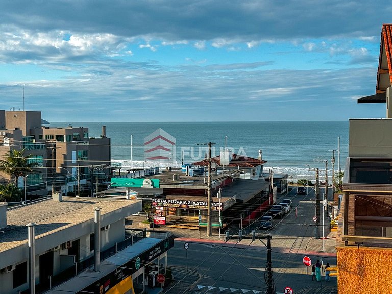 Cobertura 03 dormitórios a poucos metros da praia de Bombas