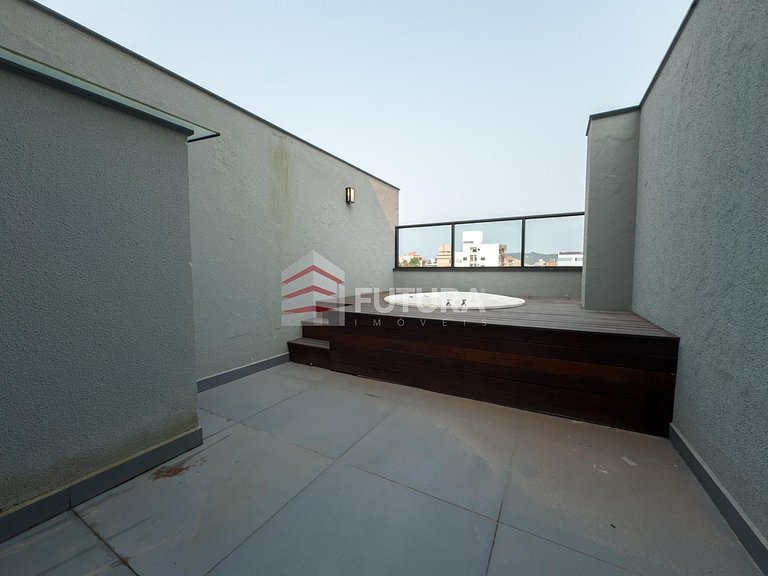 SOBRADO TRIPLEX COM JACUZZI