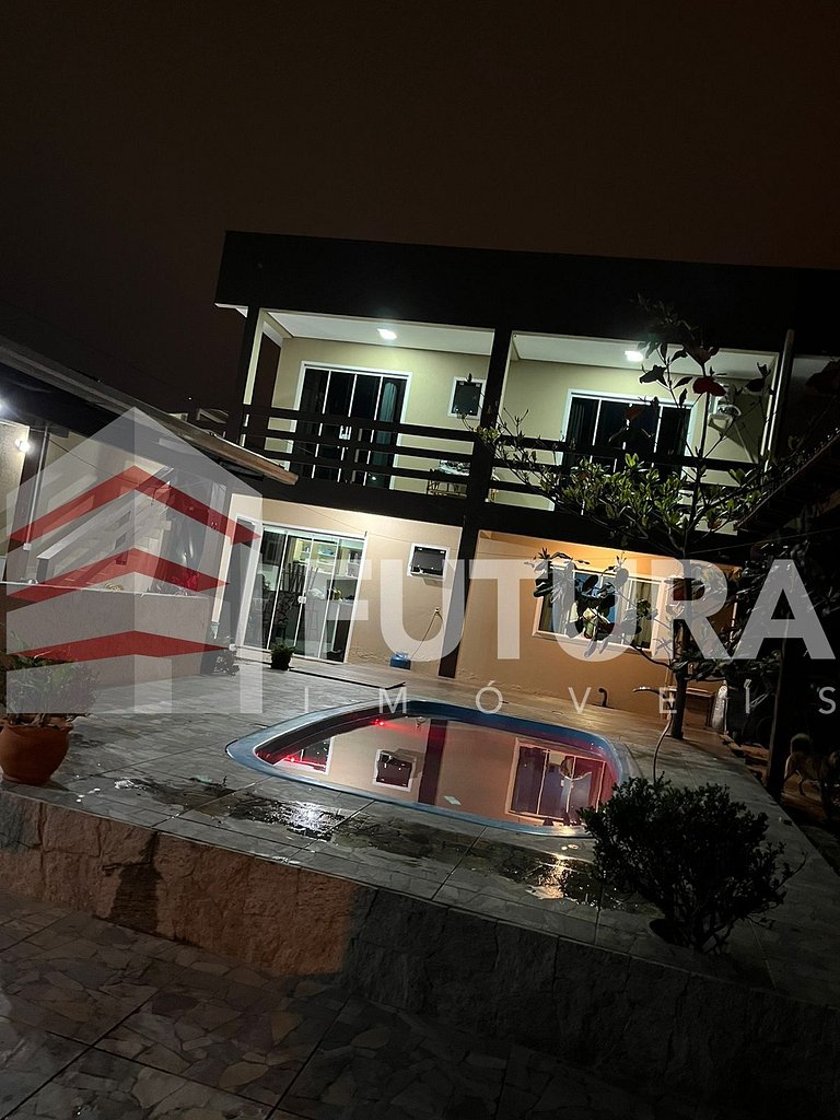 Sobrado com piscina em Mariscal LC151F