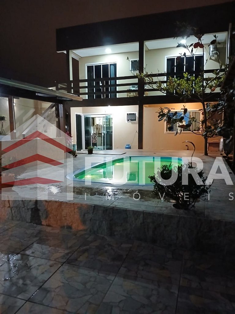 Sobrado com piscina em Mariscal LC151F
