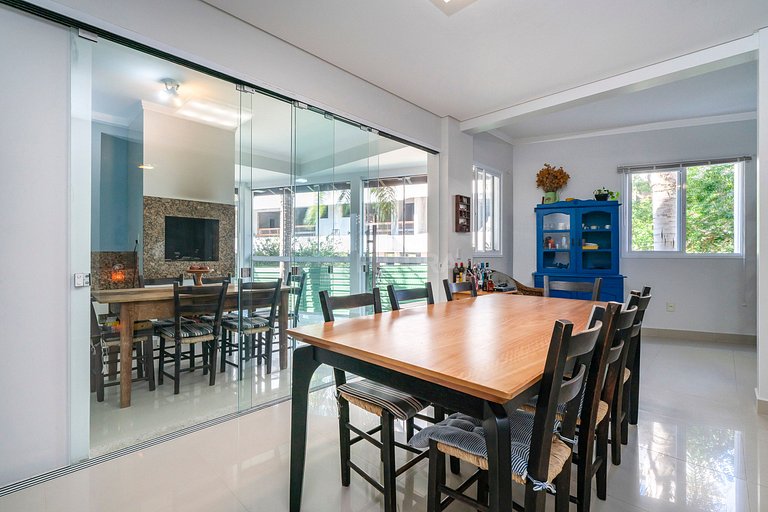 Triplex Beira Mar para 10 pessoas Praia de 4 Ilhas