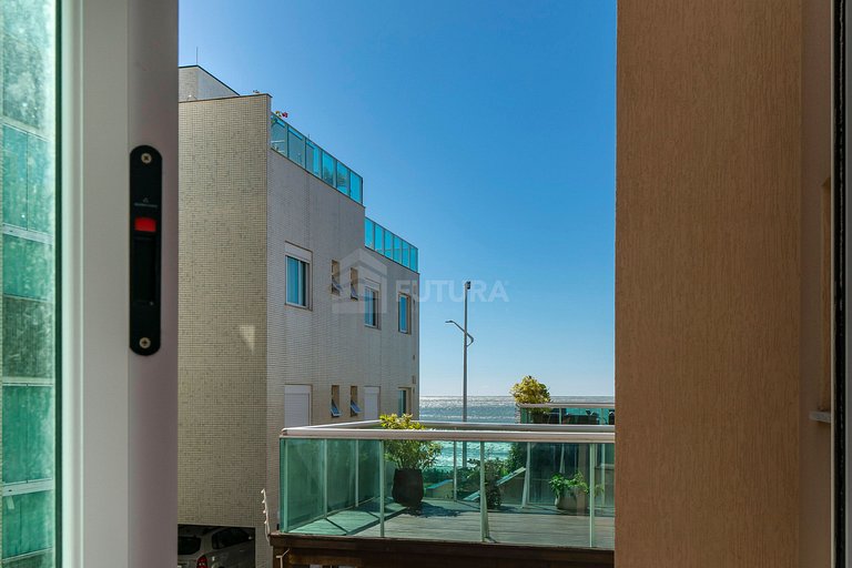 Apartamento Beira Mar com 03 Suítes em Bombas - Athenas