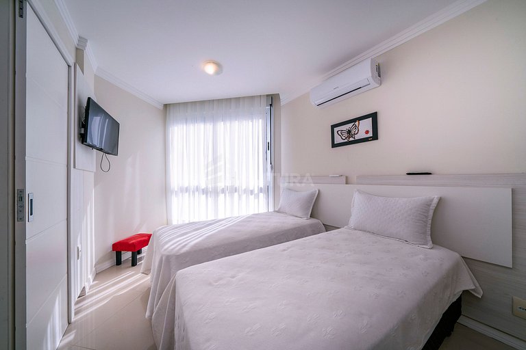 Apartamento Beira Mar com 03 Suítes em Bombas - Athenas