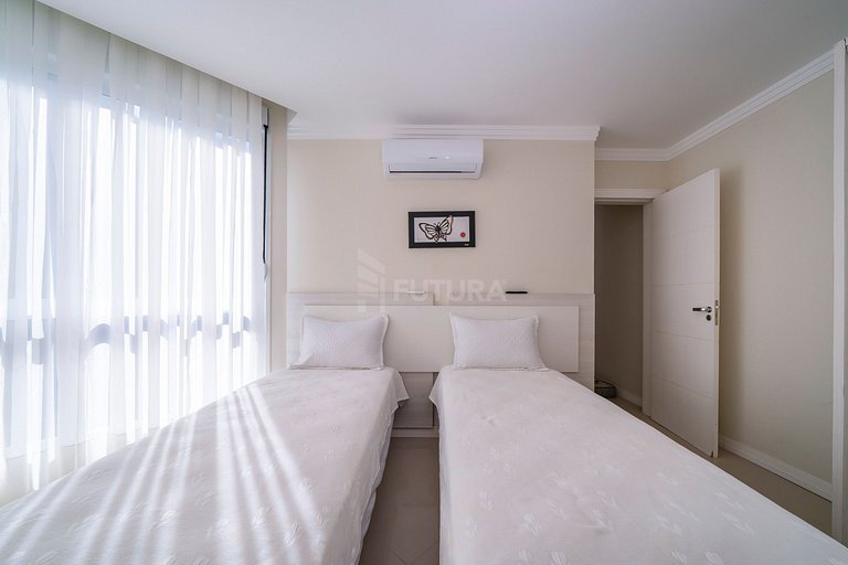 Apartamento Beira Mar com 03 Suítes em Bombas - Athenas