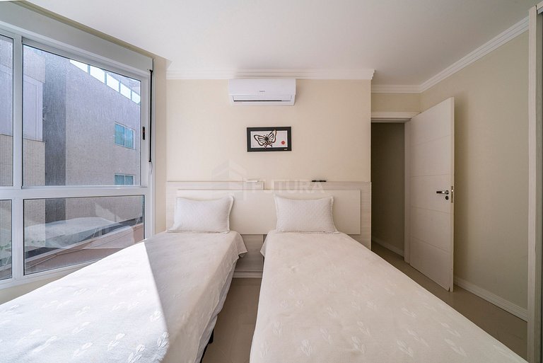 Apartamento Beira Mar com 03 Suítes em Bombas - Athenas