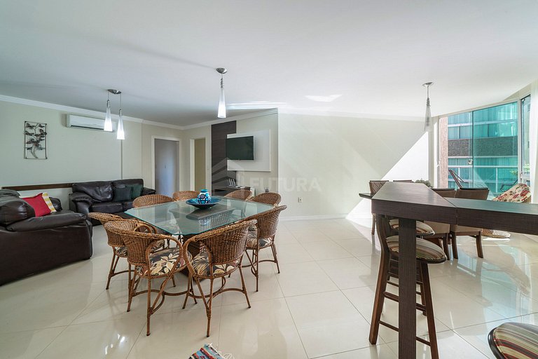 Apartamento Beira Mar com 03 Suítes em Bombas